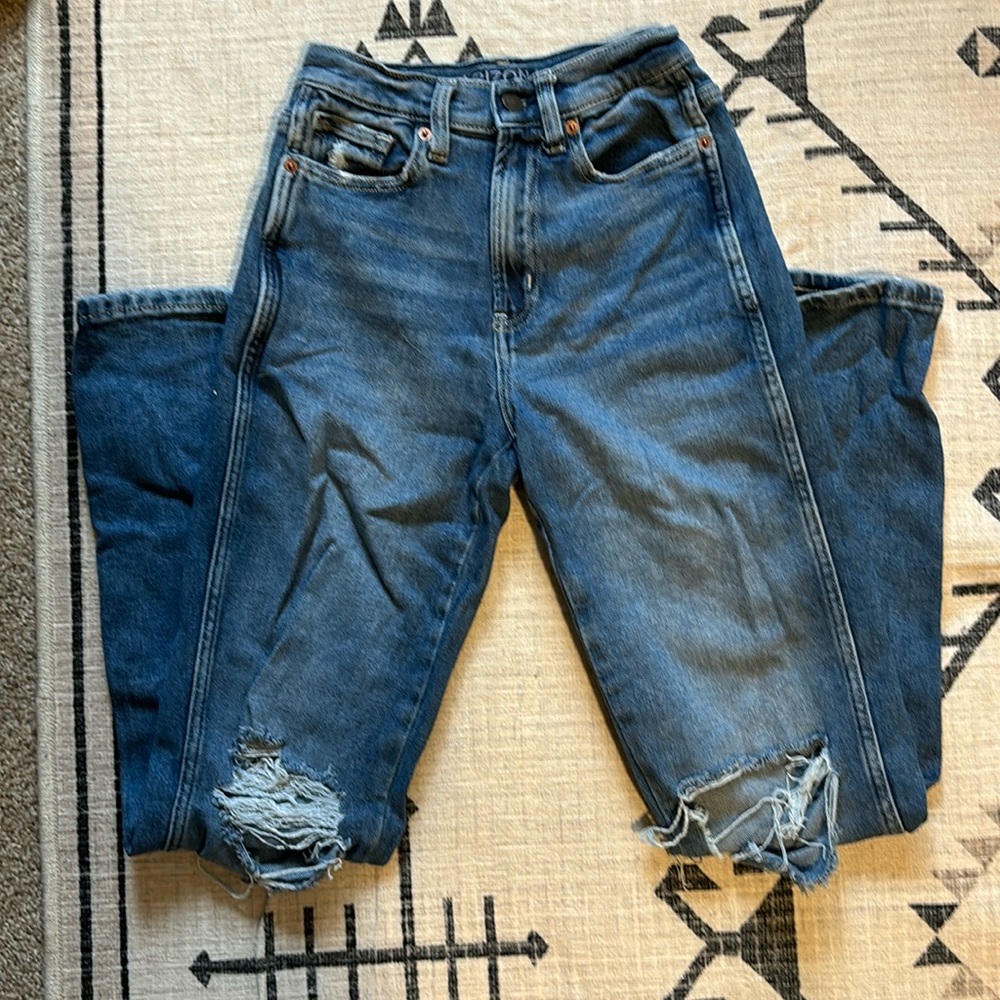 Blue, Highest-Rise 90’s Curvy Straight Jeans. Ripped knees. Size 0
